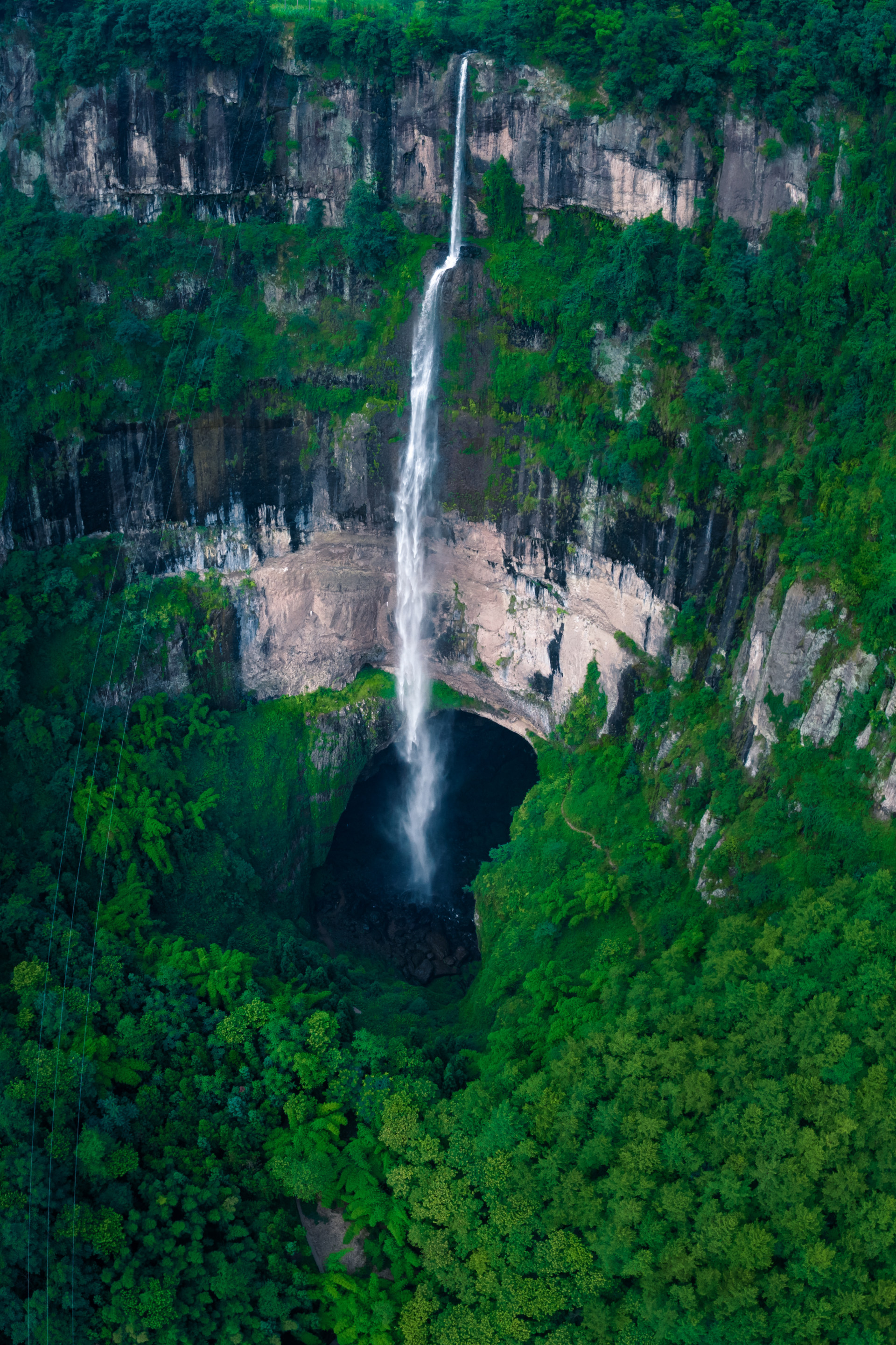 硝洞岩瀑布xiaodong waterfall