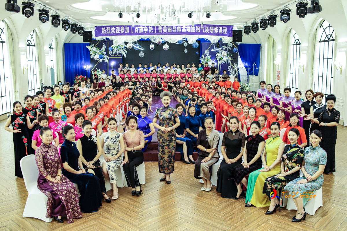 百旗争艳曹美丽导师高端旗袍气质研修讲座