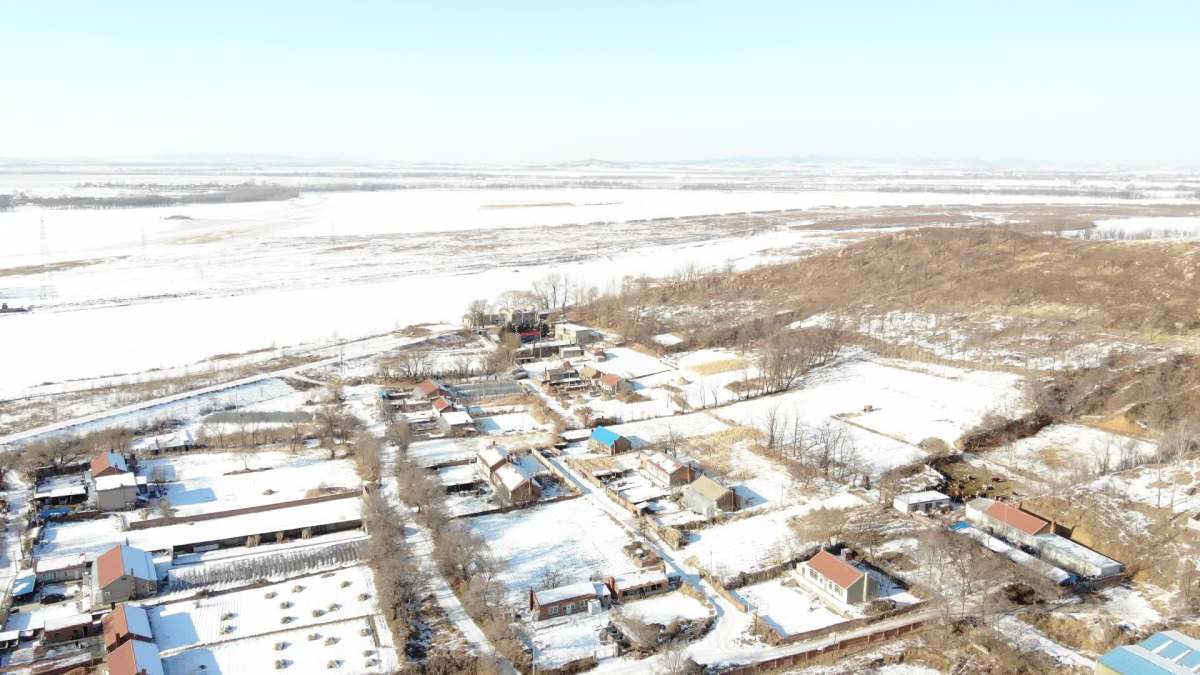 铁岭县新台子珠尔山村冬日雪景