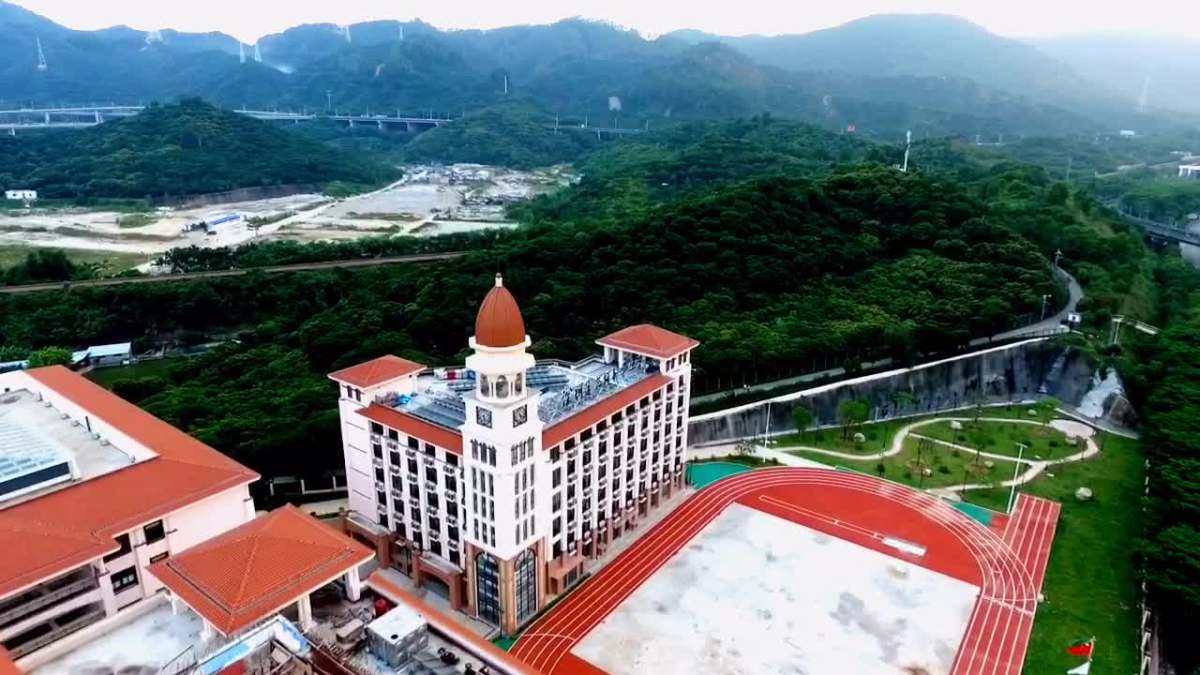 深圳新华道尔顿公学