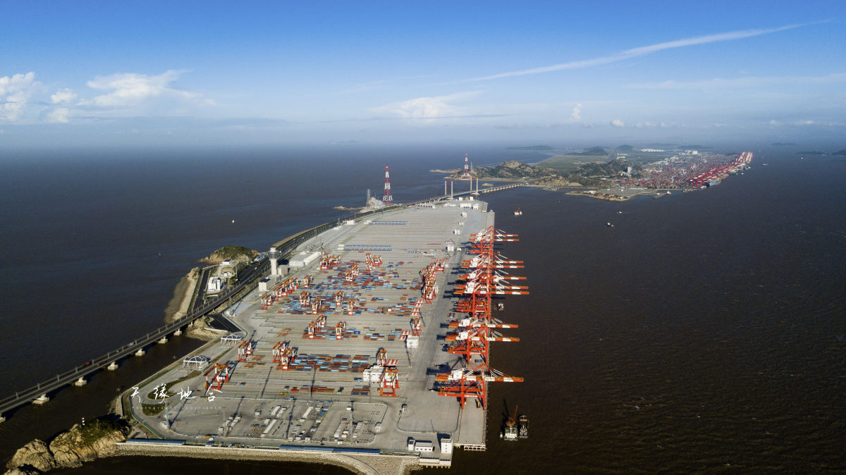 世界最宏伟的港口-洋山深水港