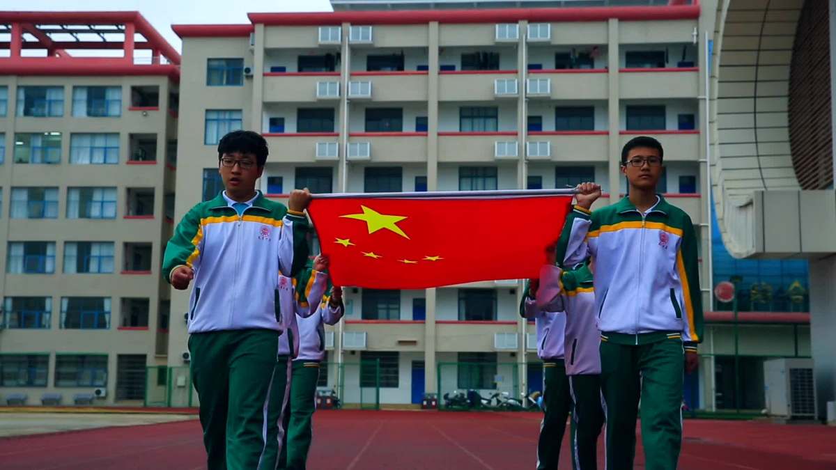 万宁中学每周一升旗仪式