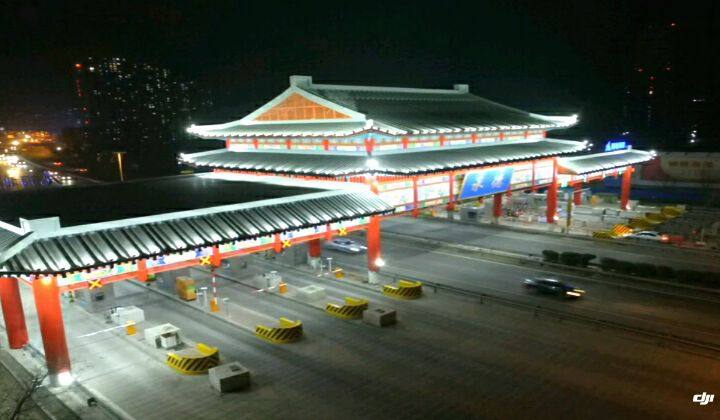 承德第一门〕京承高速承德出口以靓丽胸襟迎接八方宾客