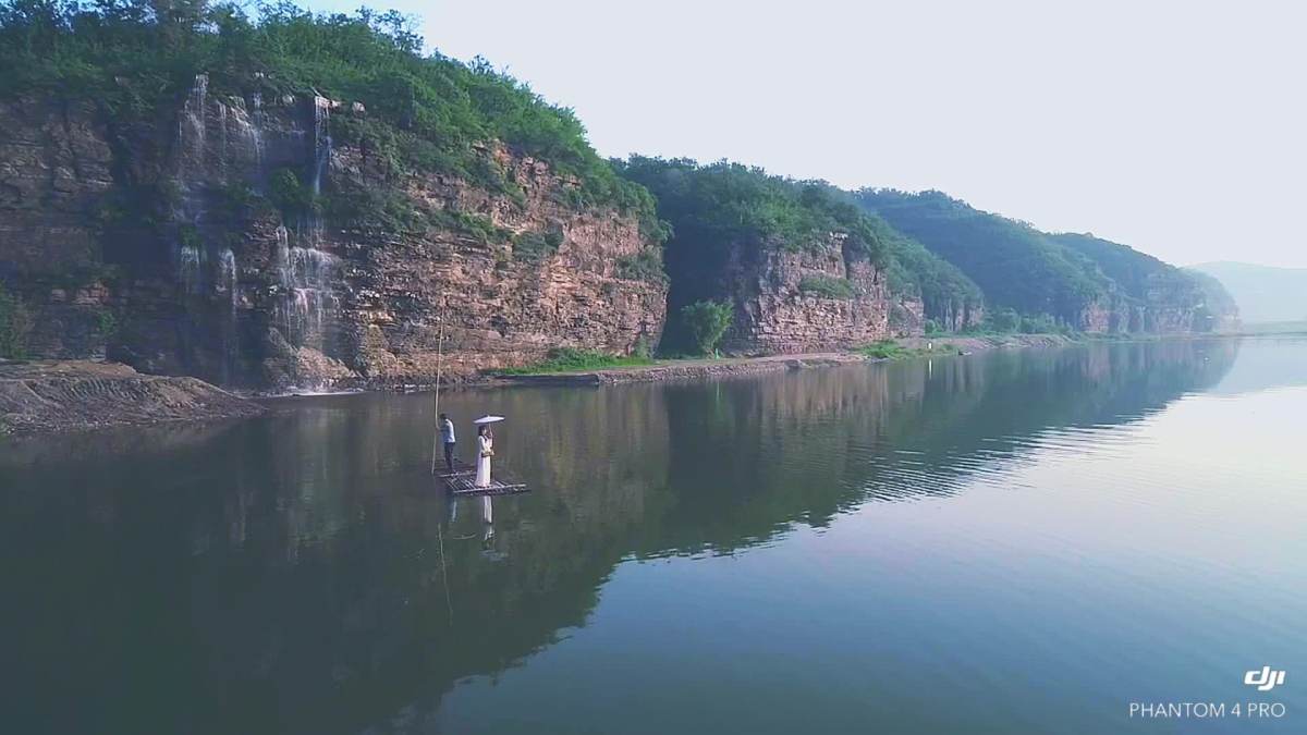 辽阳太子岛十里画廊小桂林山水有位佳人