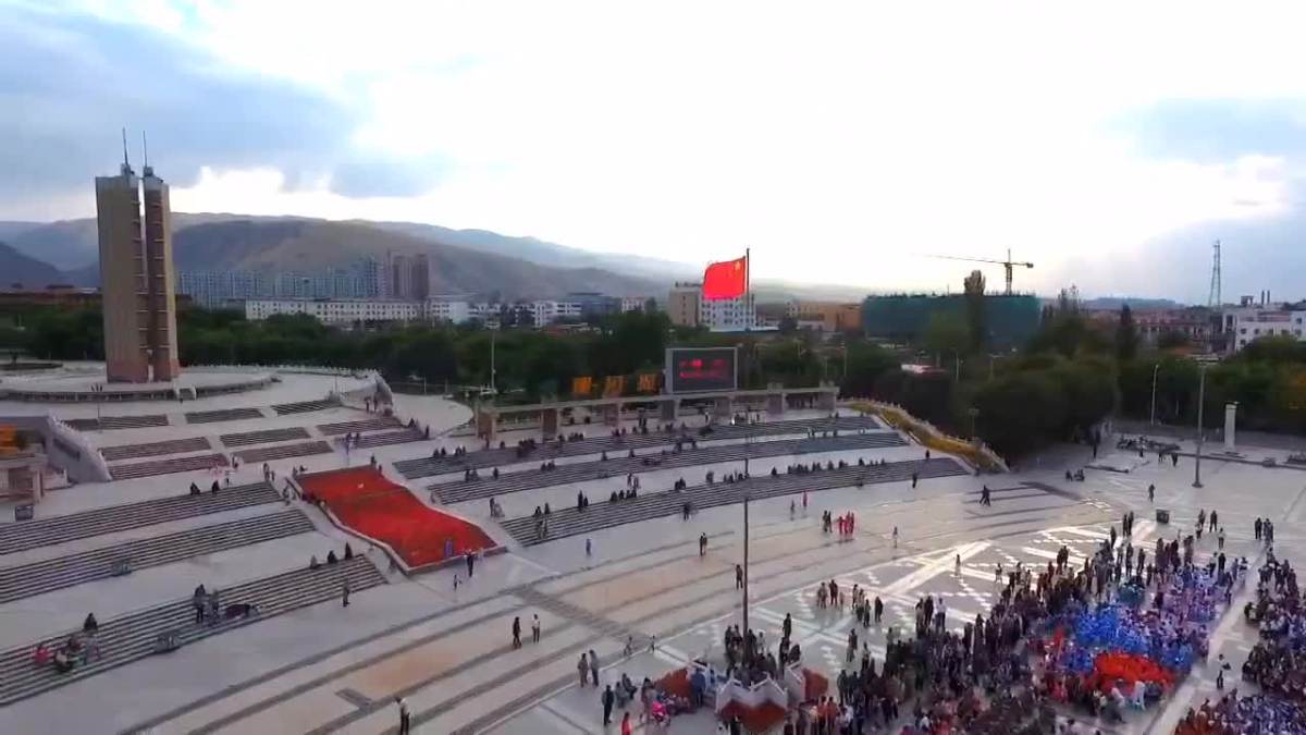 航拍新源——新源县"民族情 团结松 迎国庆"文艺汇演