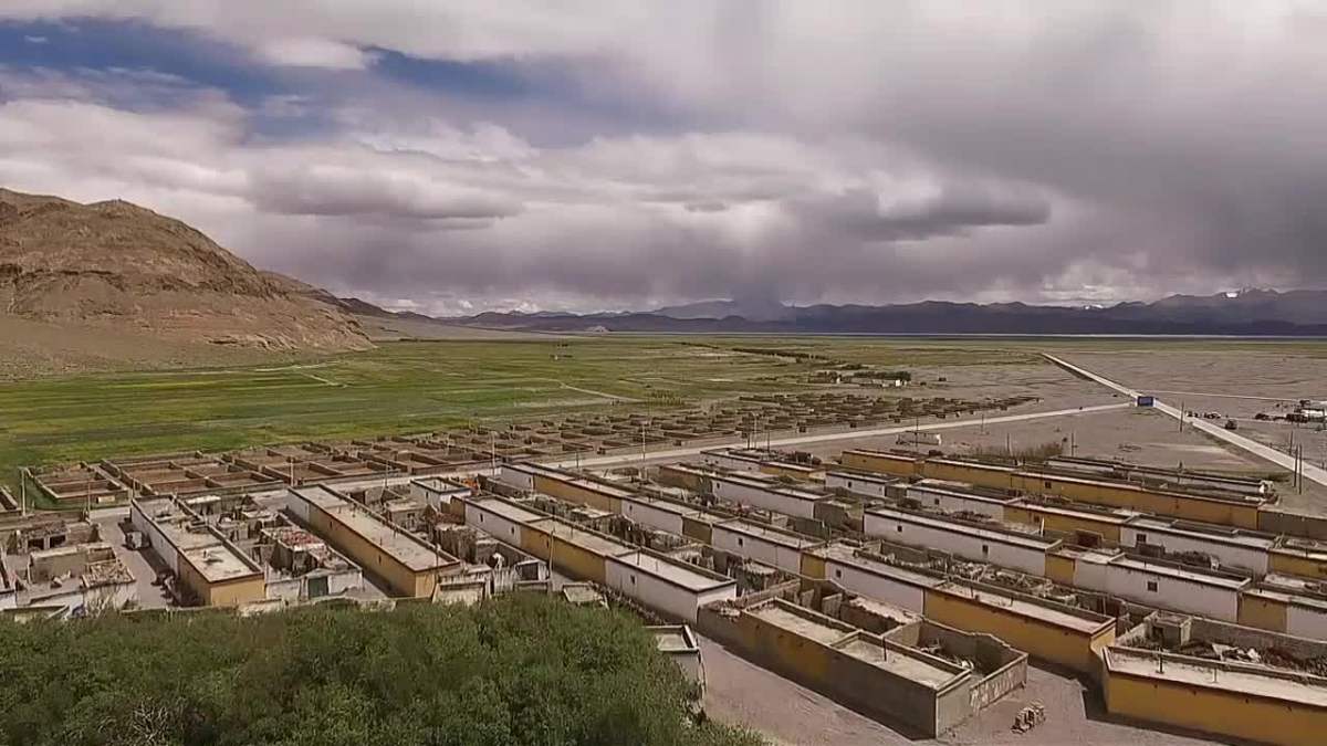 航拍阿里小江南日土乌江村