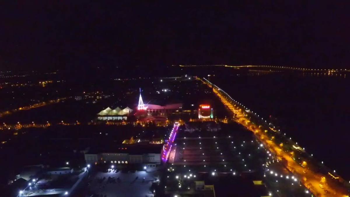 夜色中的海埂大坝