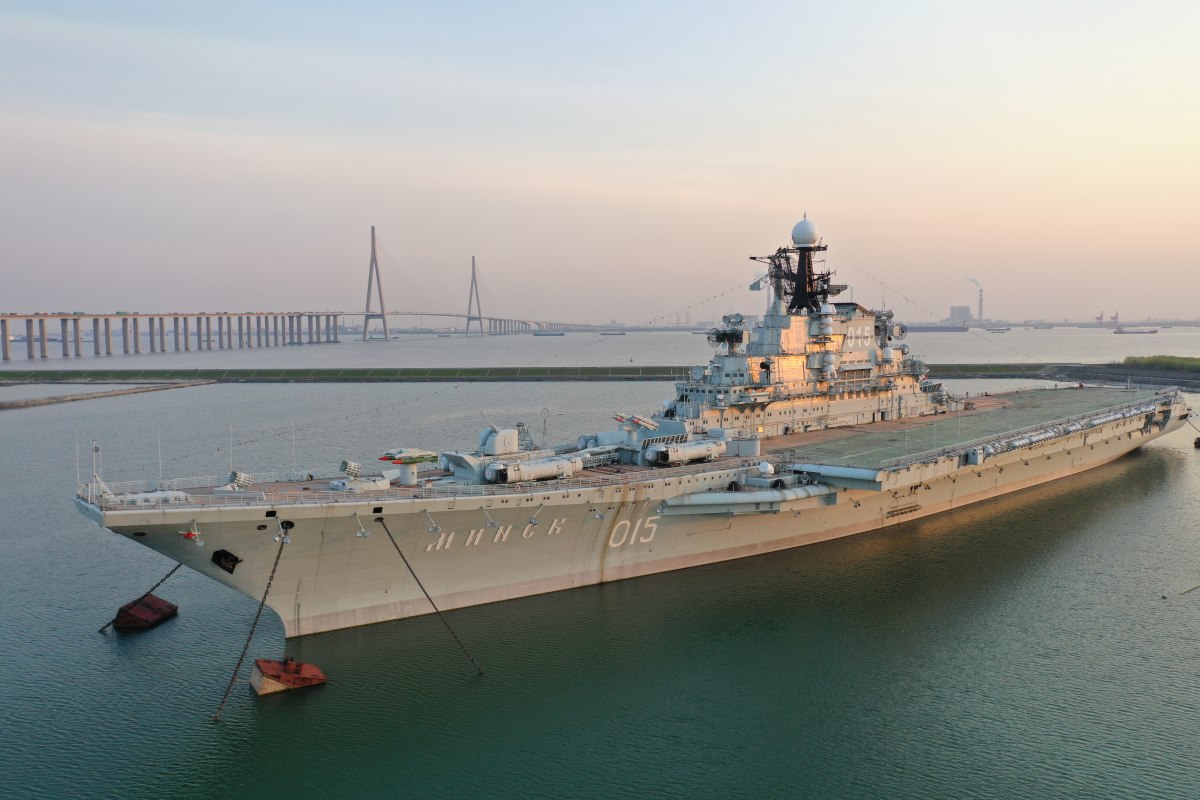 前苏联航母明斯克号英雄迟暮