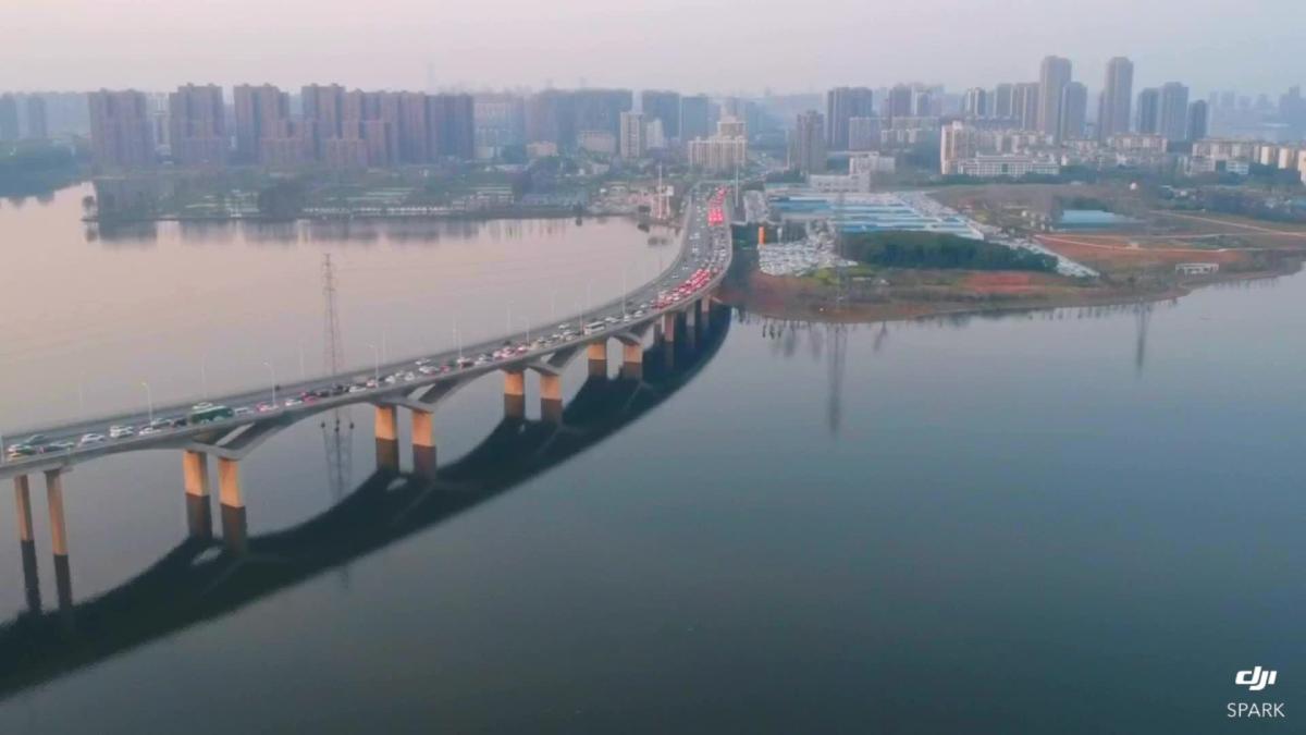 野芷湖大桥堵车啦