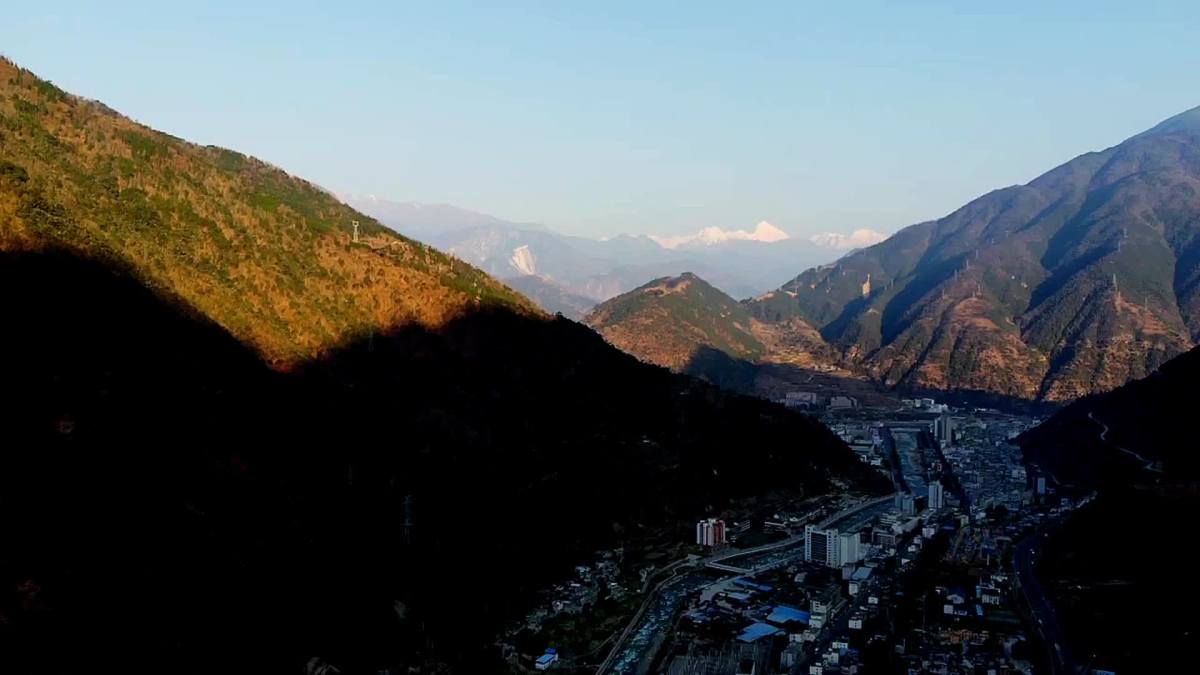 石棉县城看贡嘎