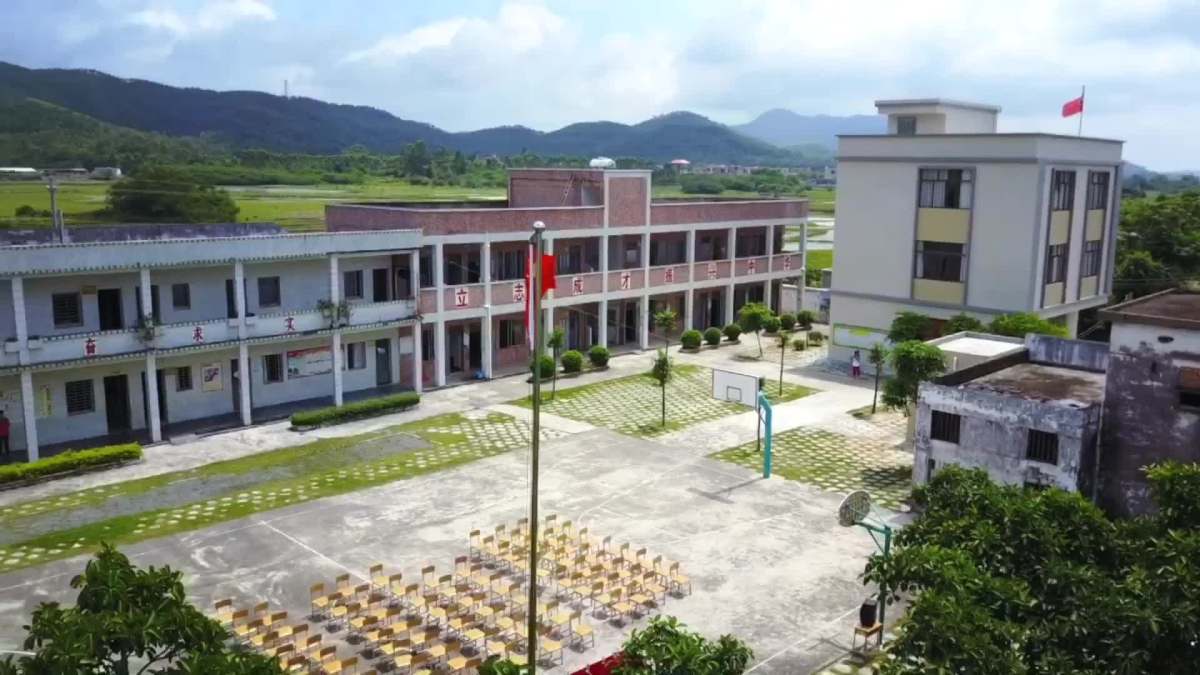 宝宝屋六一慰问阳西溪头镇十八村小学学生