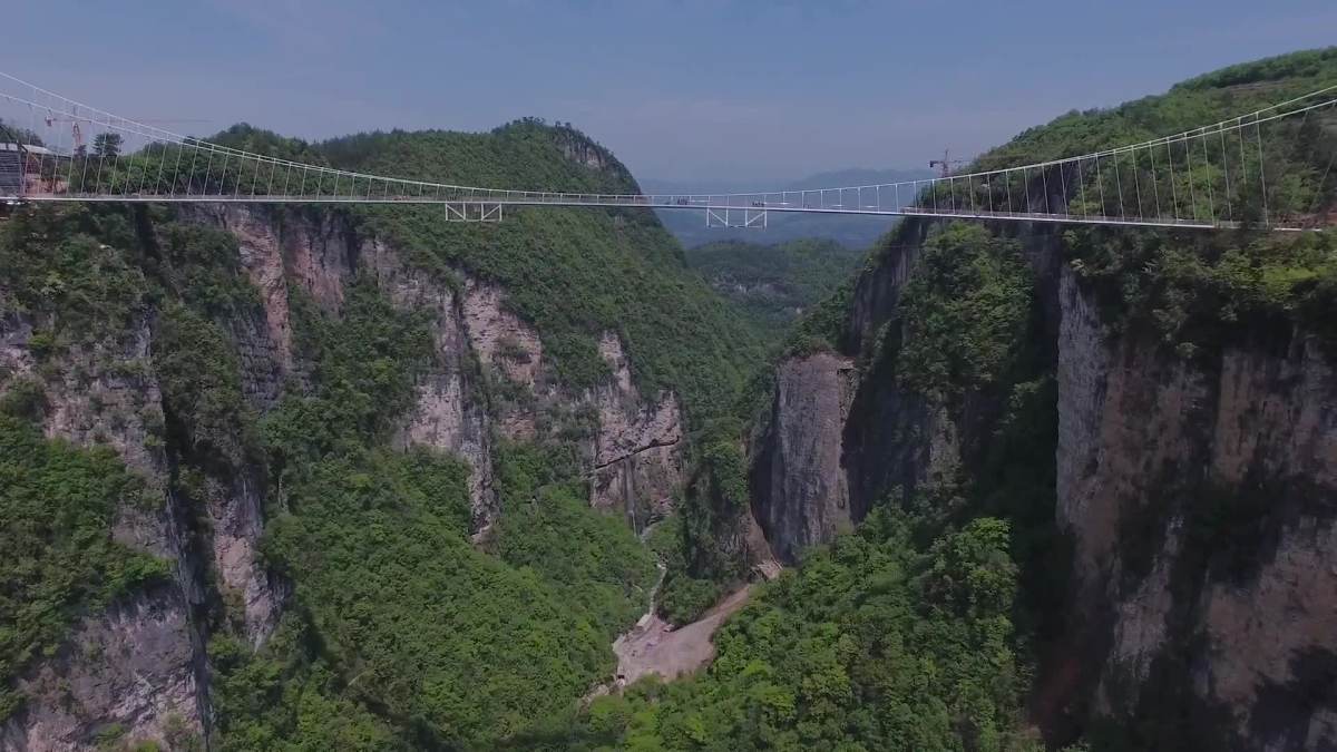 张家界大峡谷玻璃桥高清航拍(zhangjiajie grand canyon bridge)