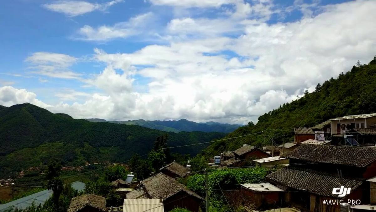 我的家鄉,在這美麗大山上.