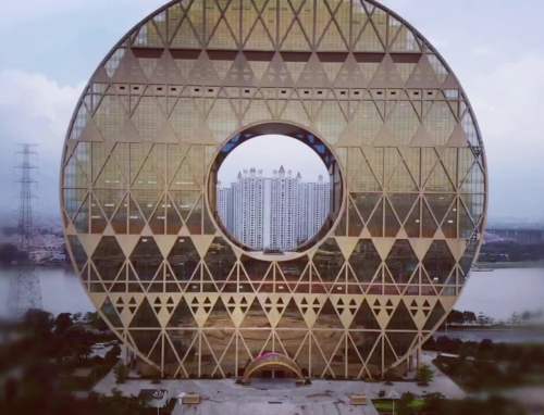 广州圆大厦(又名"铜钱大厦)