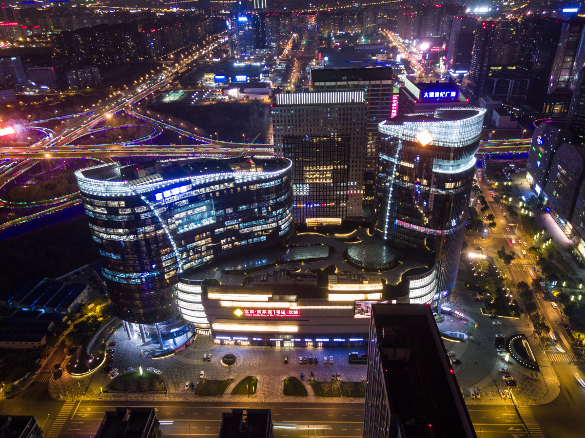 成都富森美家居南门写字楼夜景照明工程