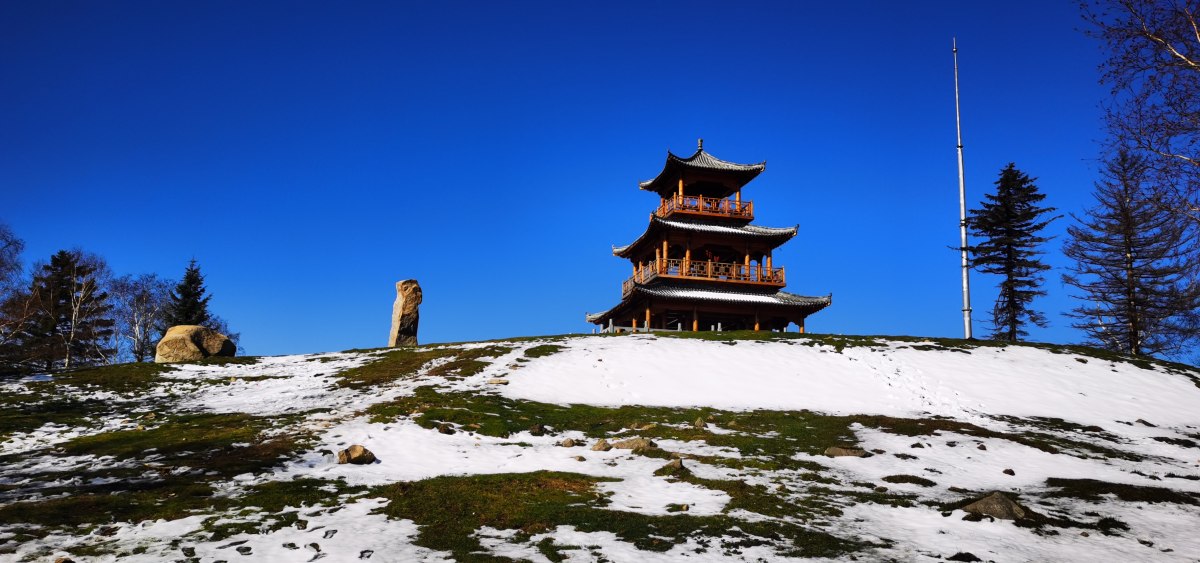 峰顶秋色临江市老秃顶子