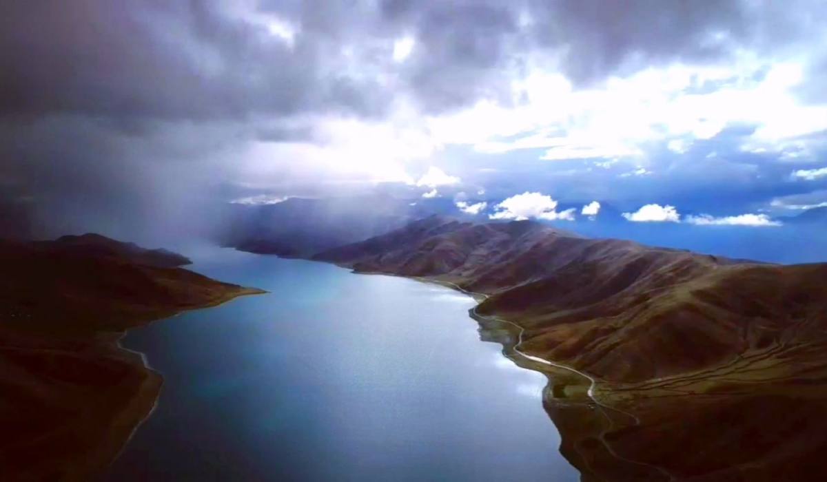 高山上的湖水,是地球的一滴眼淚