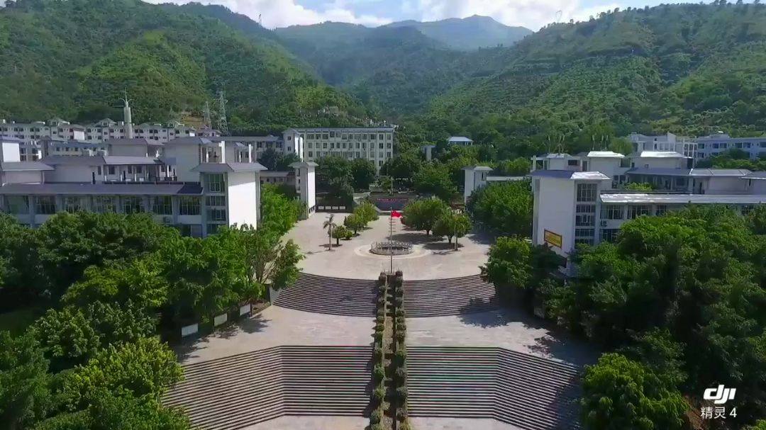 航拍元阳高级中学