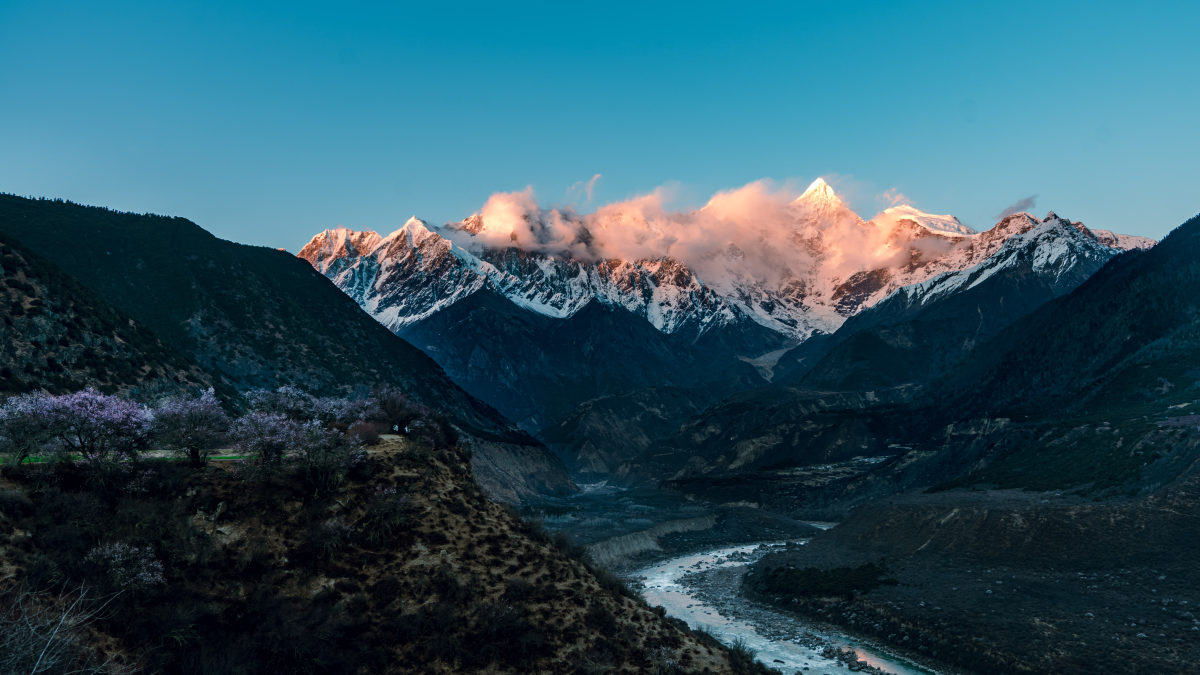 索松村邂逅南迦巴瓦日照金山