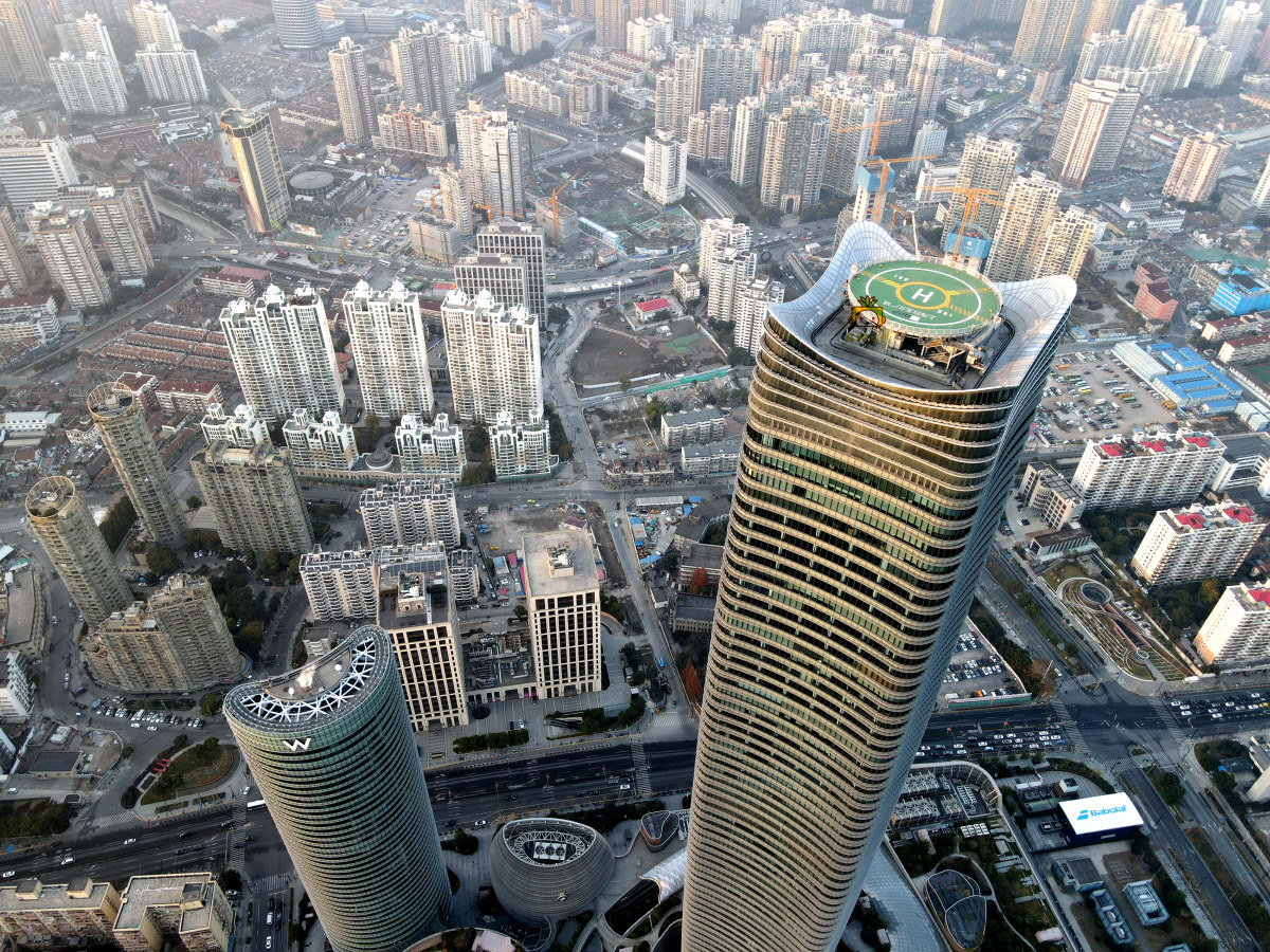 上海白玉兰广场白天换一个角度