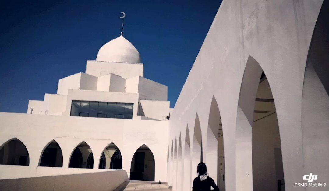 蓝白之美: 鄂尔多斯·东胜清真寺